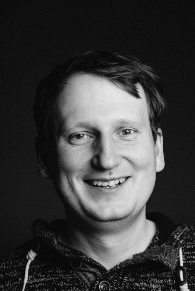 Porträt des Berliner Floorballshop-Betreibers Dennis Hayungs